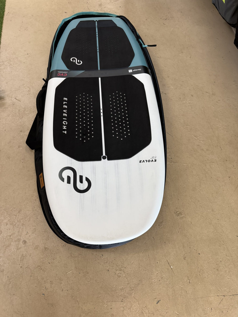 Used Eleveight Evolve V2, Wingfoiling Board & Eleveight Bag