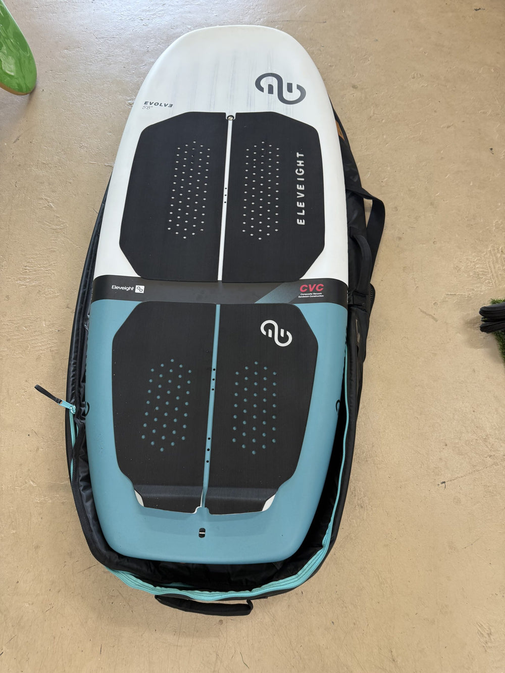 Used Eleveight Evolve V2, Wingfoiling Board & Eleveight Bag